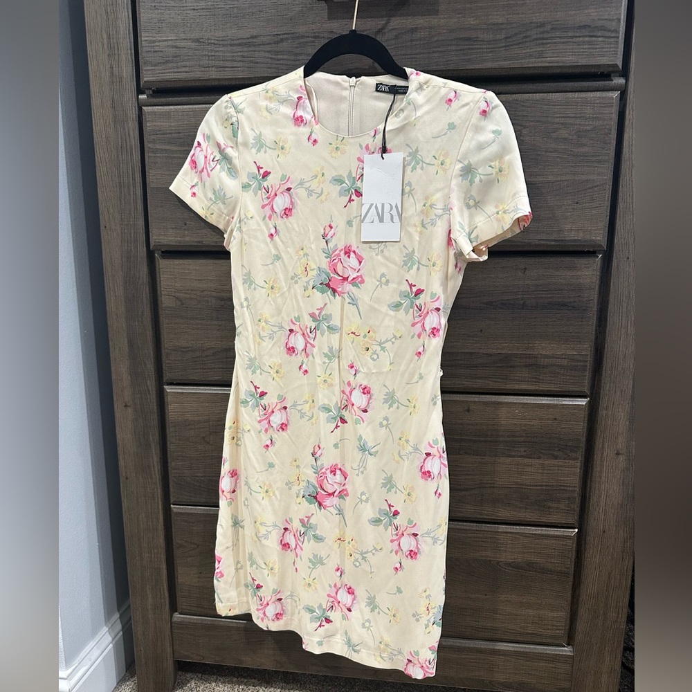 Zara dress size XS. NWT
